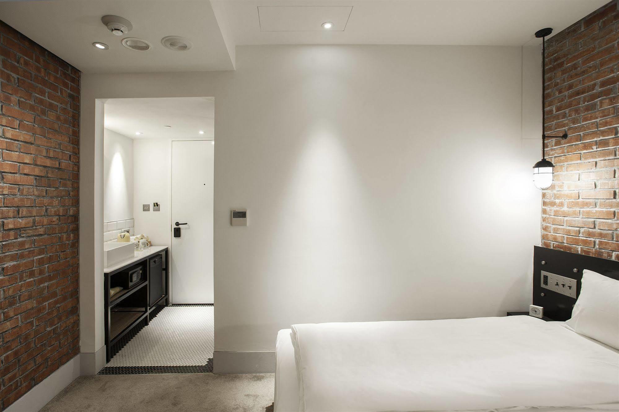 Check Inn Taipei Songjiang Exterior photo